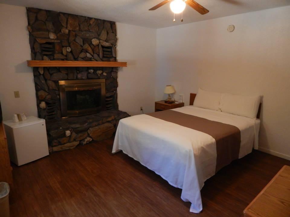 The Brookside Motel / Mt. Rushmore Keystone Eksteriør billede